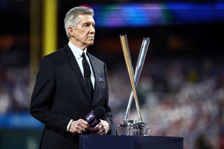 Michael Buffer ve Bruce Buffer finalde birlikte anons yaptı