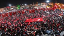 Sivas 15 Temmuz’da Milli İradeye Sahip Çıktı! O Gece Meydanlar Dolup Taştı