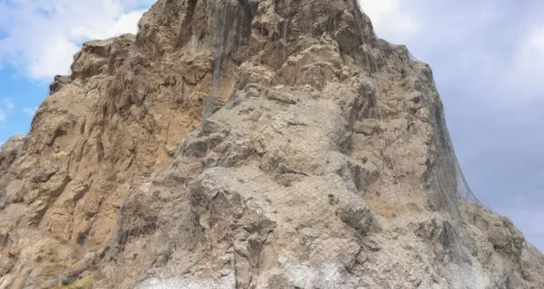 Yukarı Tekke’de Kaya Düşmesi Riskine Karşı Çalışmalar Devam Ediyor