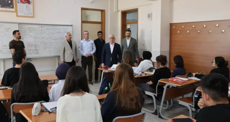 Vali Yılmaz Şimşek’ten Sivas Bilişim Lisesine Ziyaret! İHA ve Teknoloji Atölyelerini İnceledi