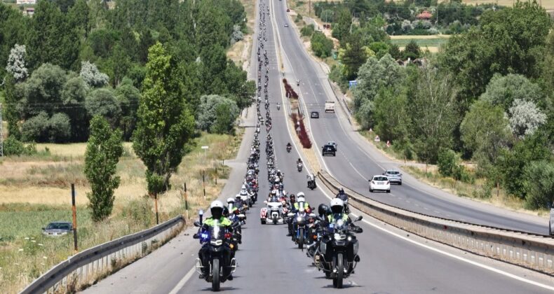 1. Sivas Motosiklet Festivali’nde Coşku Zirveye Çıktı! Yüzlerce Motosikletli Sivas Sokaklarını Renklendirdi