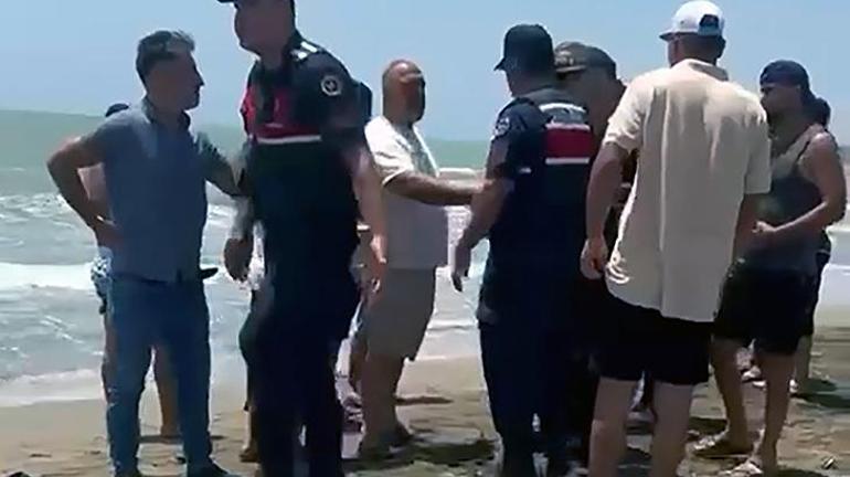Adana Karataş'ta denize giren 3 arkadaştan 2'si hayatını kaybetti