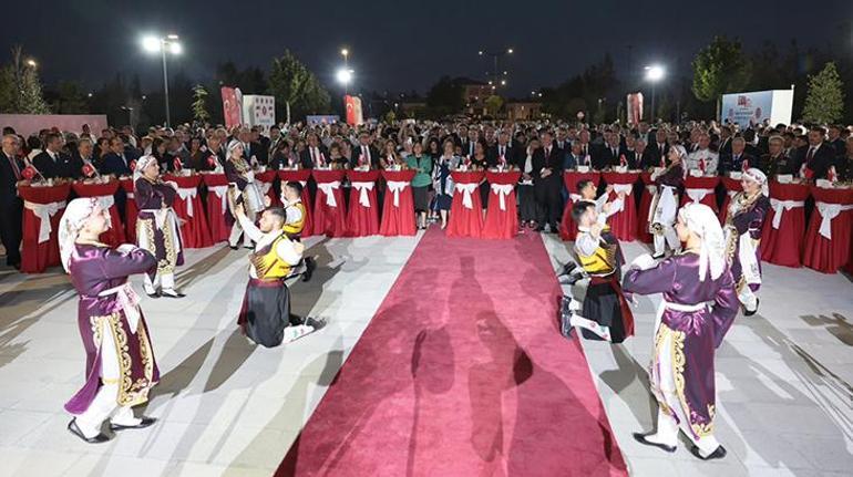 Milli Savunma Bakanı Yaşar Güler KKTC'deki 20 Temmuz resepsiyonuna katıldı