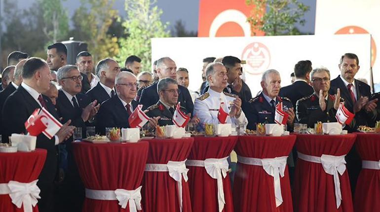 KKTC'de düzenlenen resepsiyonda Türk Silahlı Kuvvetleri komuta kademesi de yer aldı