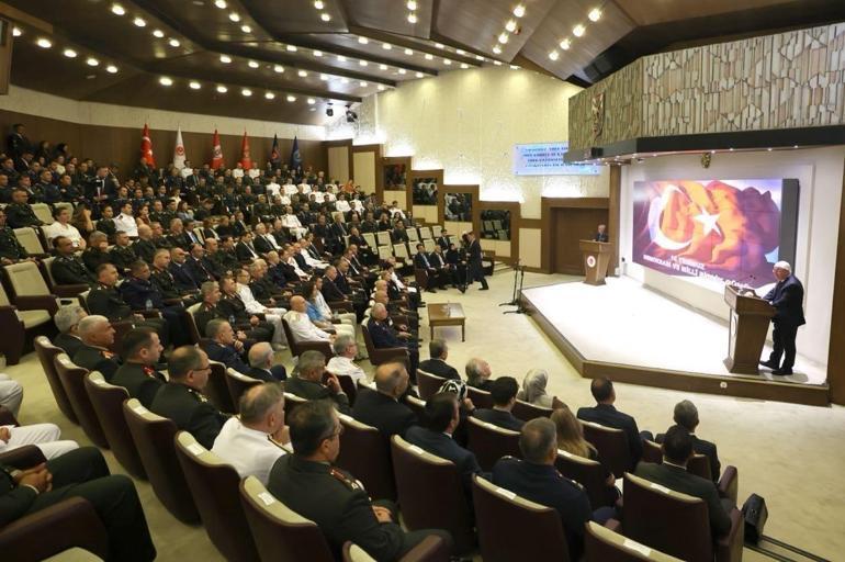 Milli Savunma Bakanı Yaşar Güler