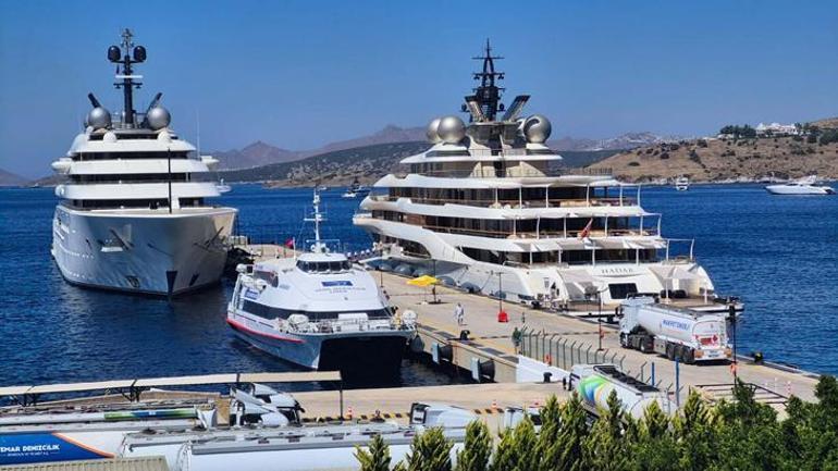 Bodrum Limanı'nda lüks yatlar