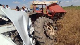 Park Halindeki Traktöre Çarpan Otomobilde Can Pazarı! 3 Kişi Hayatını Kaybetti