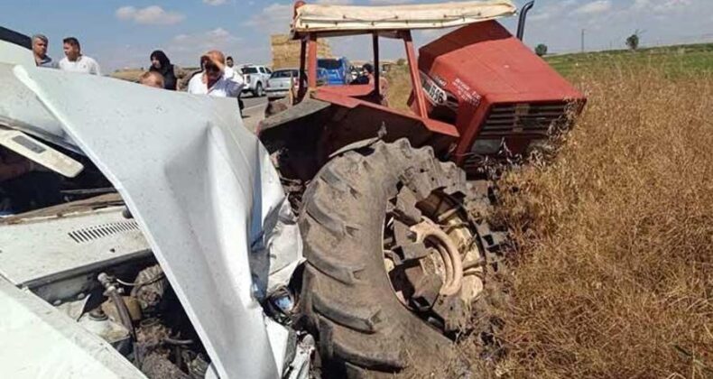 Park Halindeki Traktöre Çarpan Otomobilde Can Pazarı! 3 Kişi Hayatını Kaybetti