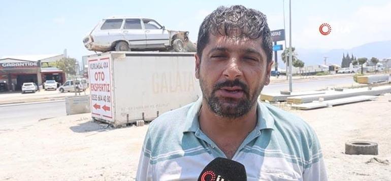Konteyner üzerinde duran Toros otomobil ilgi görüyor