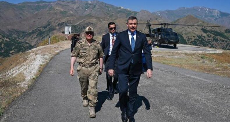 İçişleri Bakanı Çiftçi Hakkari’de Sınır Üs Bölgesini Ziyaret Etti: “Terörsüz Türkiye Hedefine Kararlılıkla İlerliyoruz”