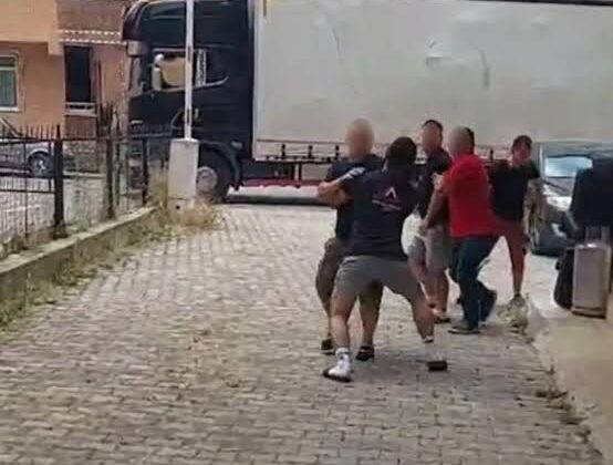 50 Bin TL’ye Anlaştılar, Taşınma Günü 80 Bin TL İstediler! Tartışma Kameraya Yansıdı