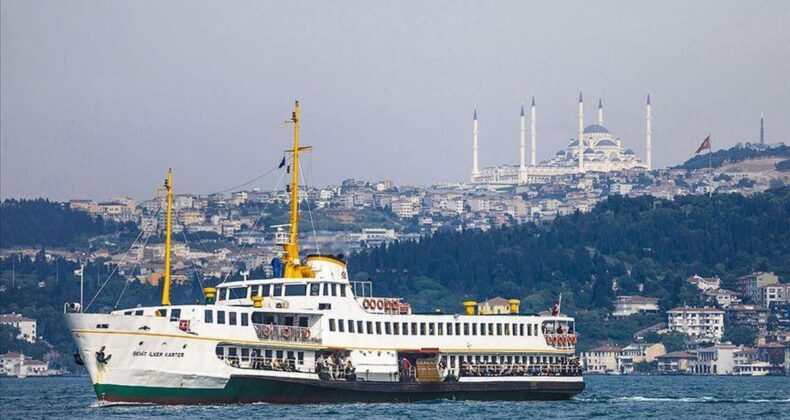 Dev Boru Döşeme Gemisi İstanbul Boğazı’ndan Geçiyor! Gemi Trafiği Geçici Olarak Durduruldu