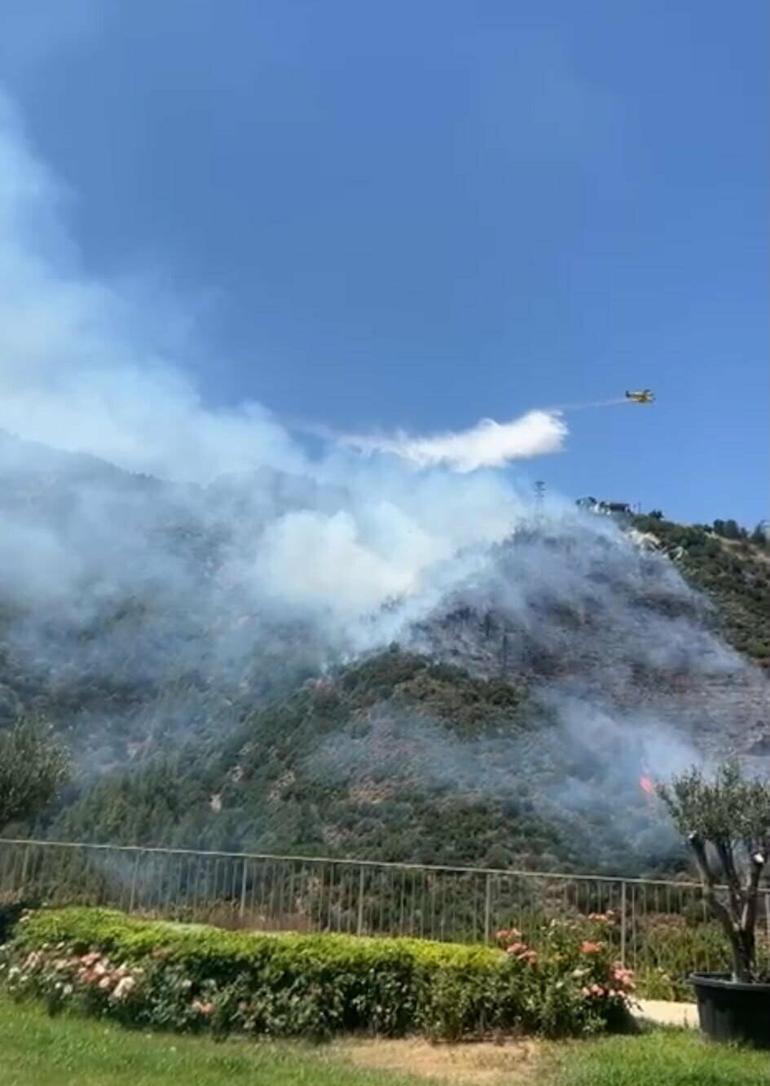İzmir Narlıdere'de çıkan orman yangınına havadan müdahale