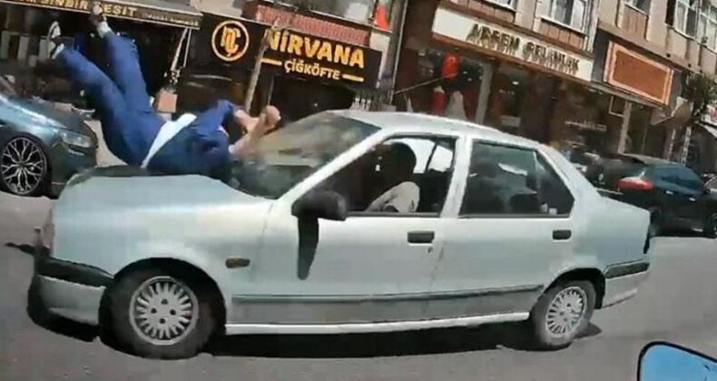 Yolun Karşısına Geçmeye Çalışan Kadına Otomobil Çarptı! Kaza Anı Kask Kamerasında