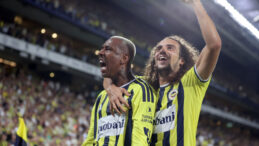 Fenerbahçe Sezona Talisca’nın Frikik Gölüyle Başladı! Kadıköy’de Tribünlerden Aziz Yıldırım Tezahüratı