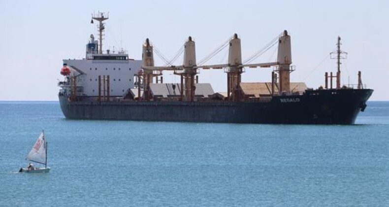 Marmara’da Karaya Oturan Dev Gemide Kritik Süreç! Dalgıçlar İnceleme Yaptı