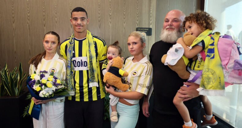 Fenerbahçe’nin transfer görüşmelerinde sona yaklaştığı İngiliz yıldız Mason Greenwood, özel uçakla İstanbul’a geldi. Sarı-lacivertli yöneticiler ve yüzlerce taraftar tarafından karşılanan futbolcu, büyük ilgi gördü.