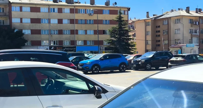 Sivas’ta Otopark Çilesi Büyüyor! Gurbetçilerin Gelişiyle Park Yeri Bulmak Zorlaştı