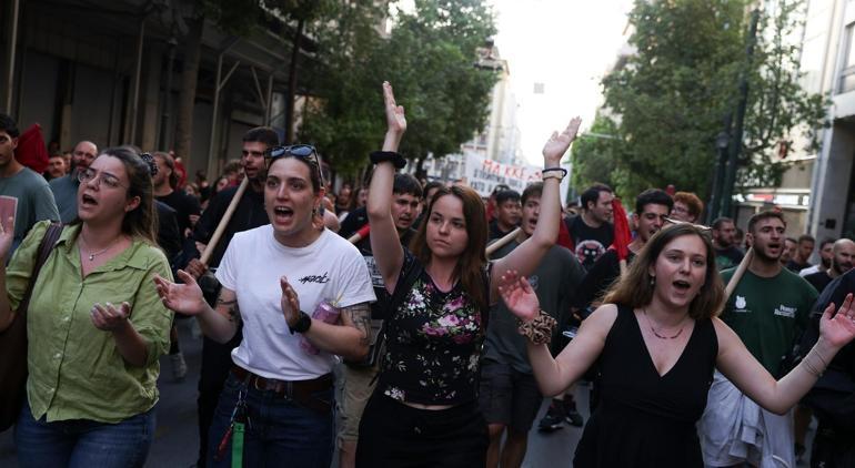 Atina'da düzenlenen protesto gösterisi