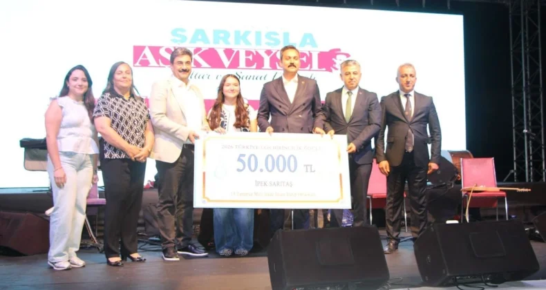 Şarkışla İlçe Stadyumu Tarihi Bir Geceye Ev Sahipliği Yaptı! Aşık Veysel Festivali Büyük İlgi Gördü