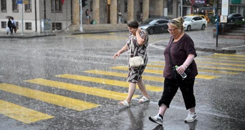 Hava Değişiyor! Kuvvetli Sağanak Geliyor, Sıcaklıklar 35 Dereceden 20’li Seviyelere Düşecek