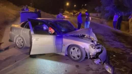 Sivas’ta Korkutan Kaza! Çayboyu Caddesi’nde İki Otomobil Çarpıştı: 6 Yaralı