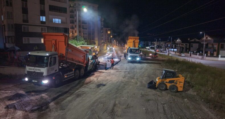 Sivas’ta Yol Seferberliği Gece de Sürüyor! Başkan Adem Uzun Çalışmaları Yerinde İnceledi