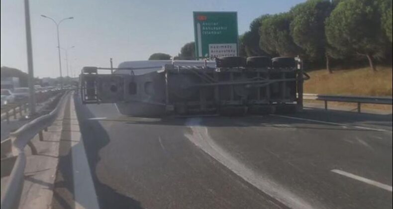 Son Dakika: Büyükçekmece’de Beton Tankeri Devrildi! TEM Otoyolu Trafiğe Kapatıldı