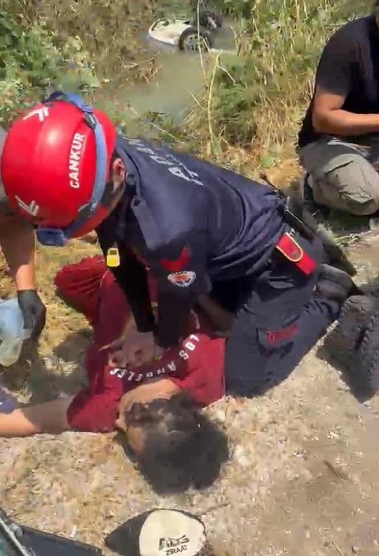 Sulama kanalına düşen otomobilde yaralanan kadınlar