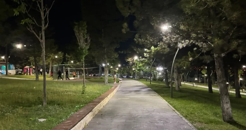 Sivas’ta Mesire Alanları Akşam Saatlerinde de Dolup Taşıyor! Serin Hava Vatandaşları Dışarı Çıkardı